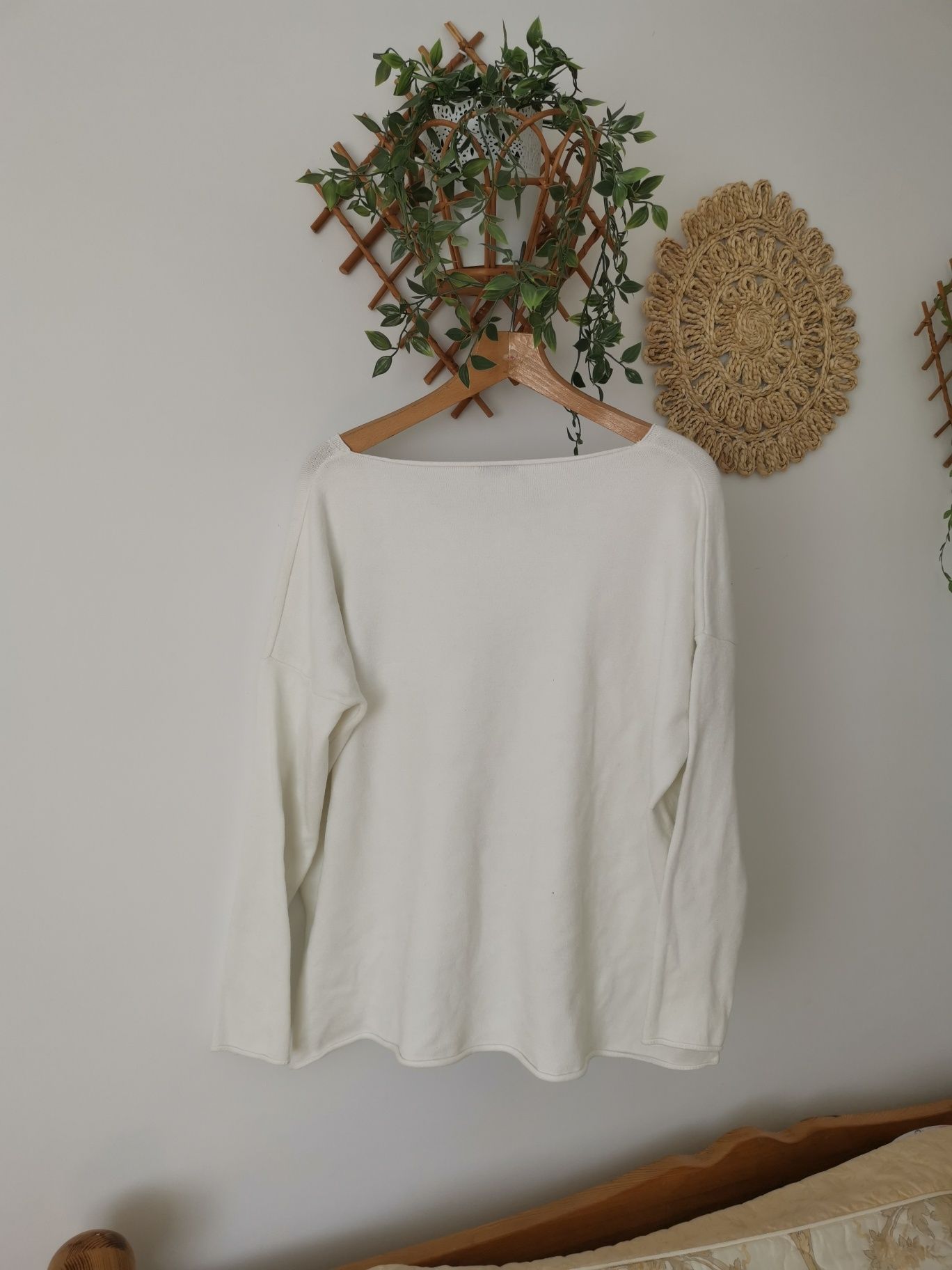 Biały kremowy luźny sweterek z napisem, oversize, wiskoza, 42 44