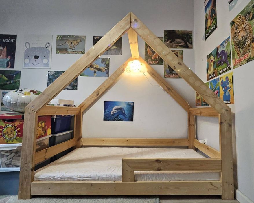 Łóżko dziecięce domek 80x160 drewniane ze stelażem i materacem