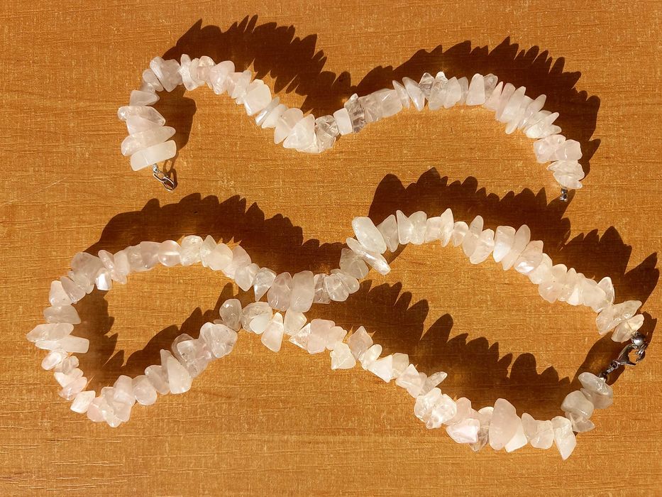 korale i kryształ górski- naszyjniki