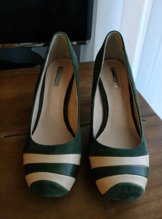 Sapatos tacão camurça e pele