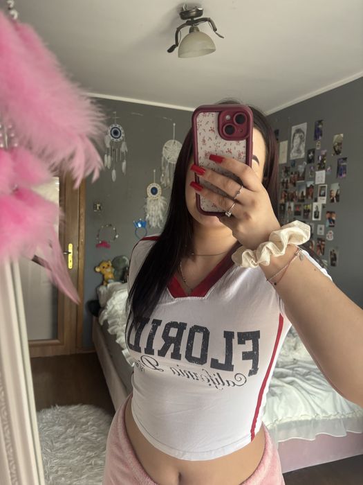 Biały top z dekoltem w serek