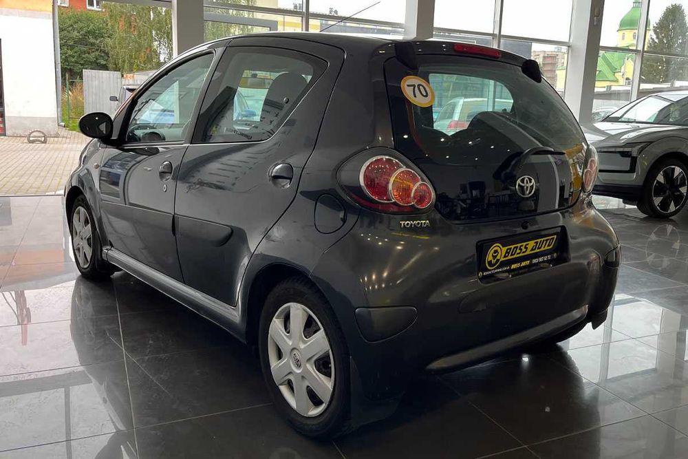 Toyota Aygo 2011 року