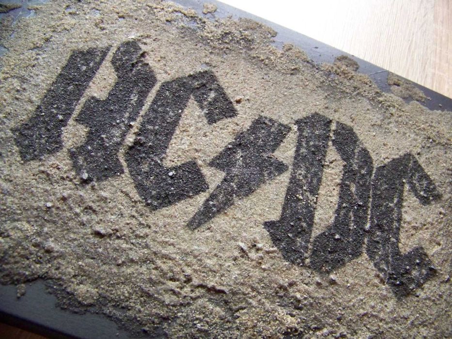 AC/DC Malowany ręcznie obraz na piaskowym tle