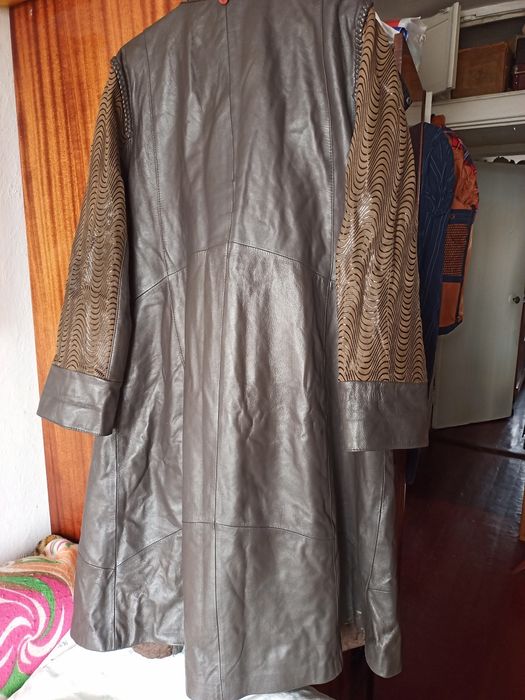 Кожаный женский плащ