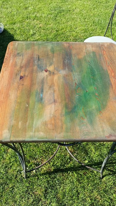 Zestaw vintage stolik i 3 krzesła.