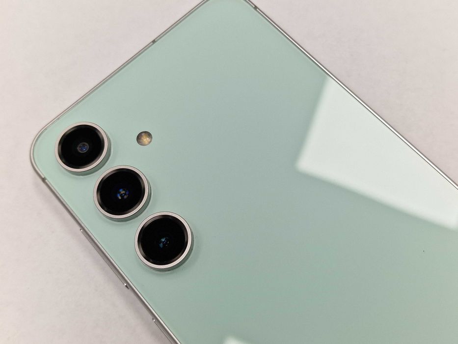 Samsung Galaxy S24 FE 5G/ 8GB/ 128GB/ Mint/ Grade A/ + ładowarka