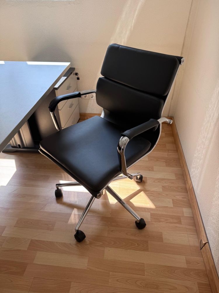 Secretarias e Cadeiras como Novas