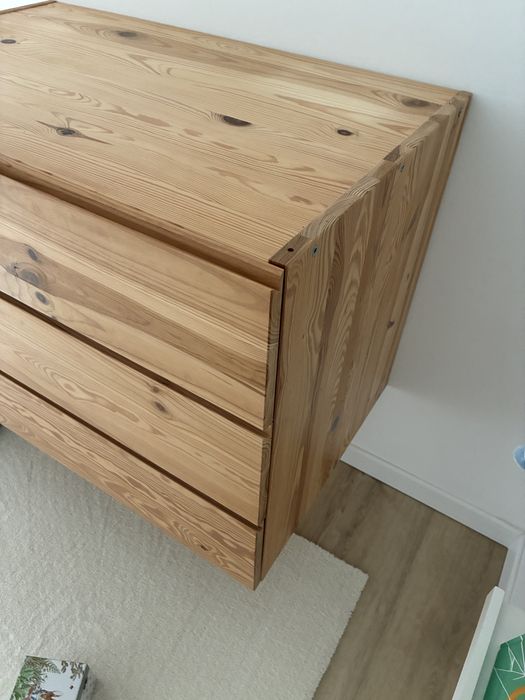 Cómoda em pinho IKEA