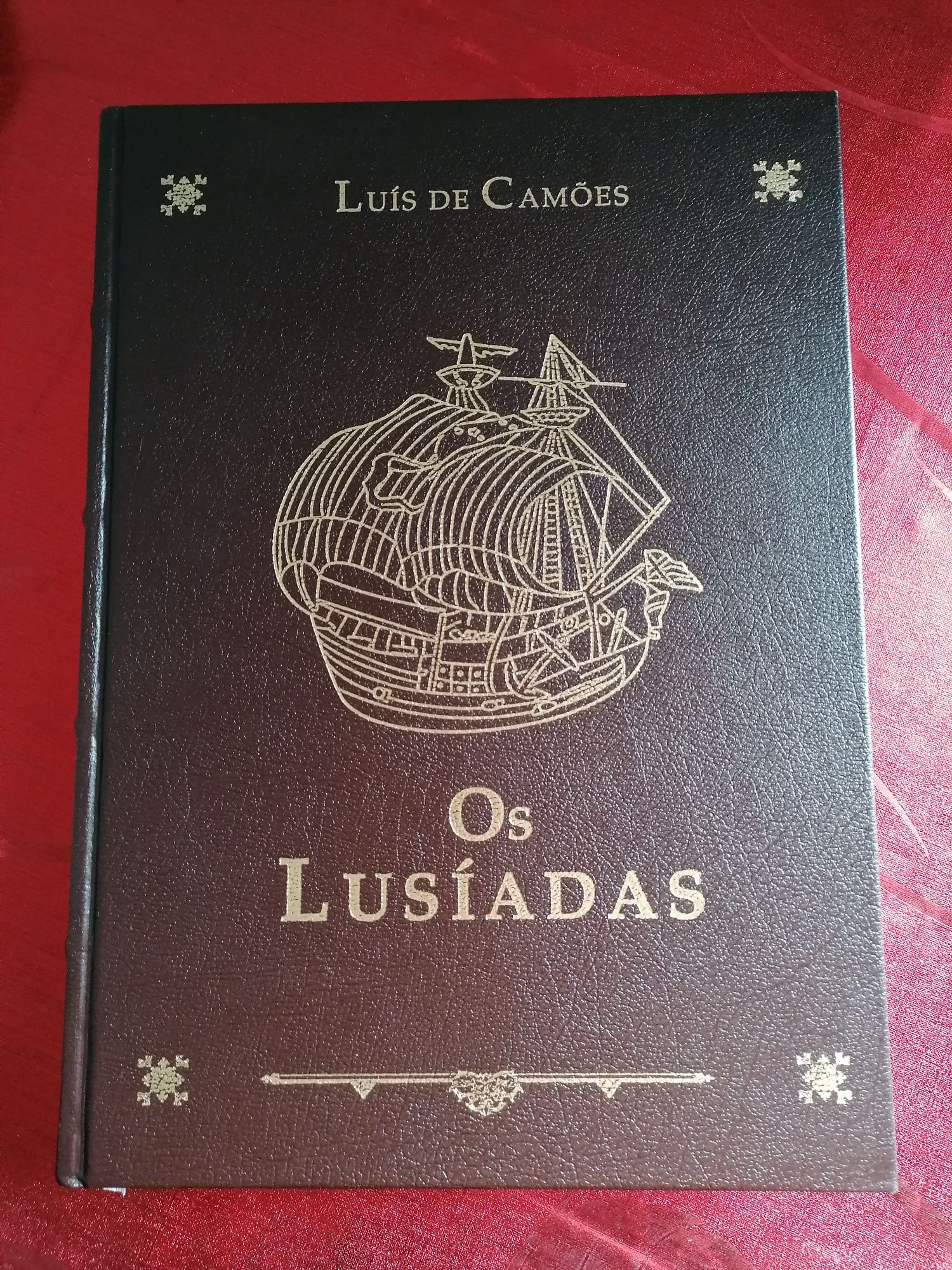 Livro de poemas épicos de Luís Vaz de Camões.