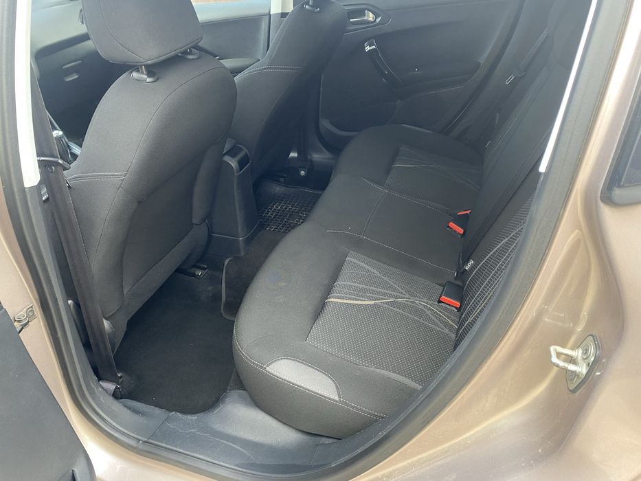 PEUGEOT 208 2015г 1,6 Бензин Автомат