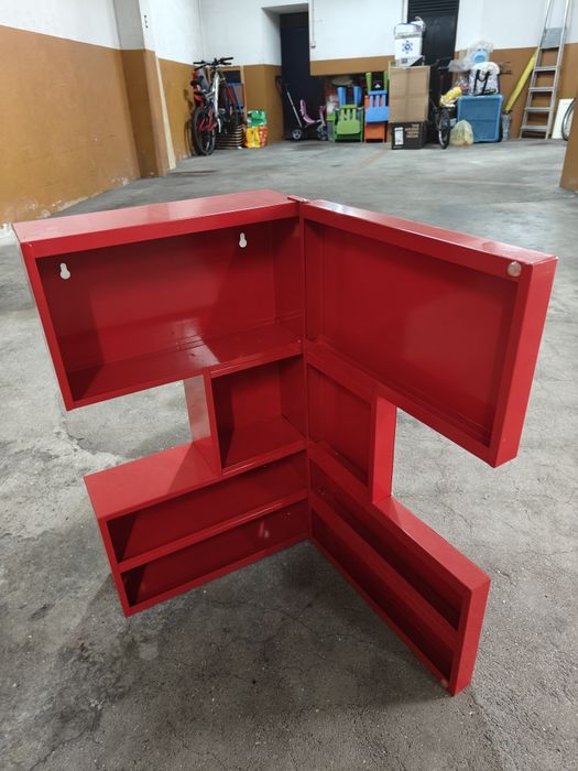 Vendo armário decorativo.