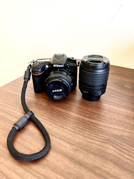 CÂMERA FOTOGRÁFICA EM ÓTIMO ESTADO / Acompanha duas lente e flash