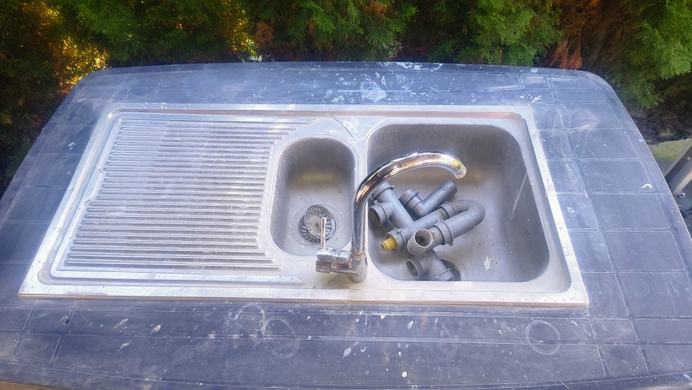 Zlewozmywak z baterią