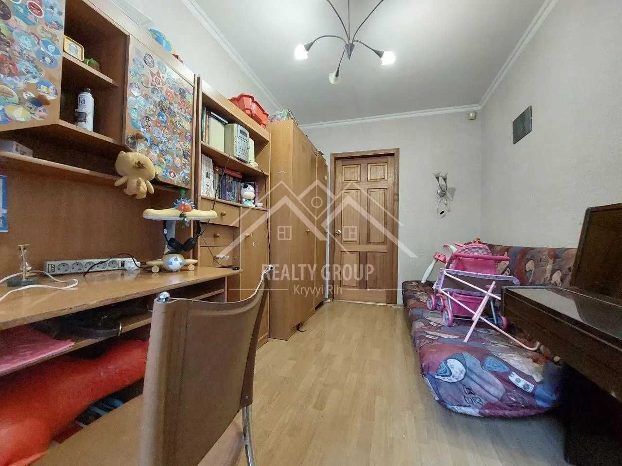 Продаж 4к з меблями та технікою у ЦМ р-ні поряд із парком Мершавцева