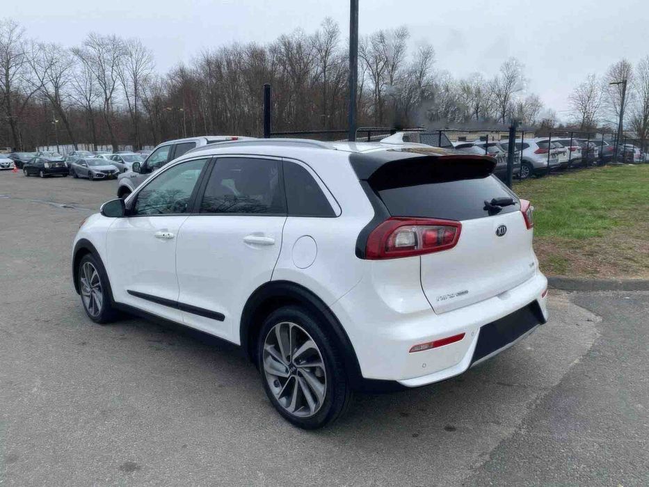 Kia Niro Touring      2018