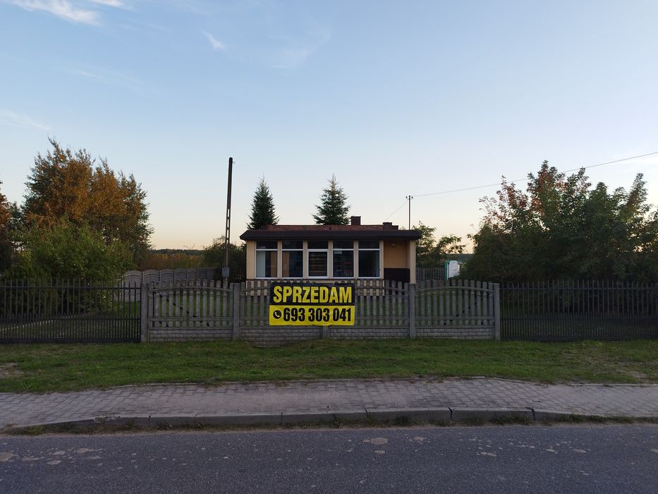 Sprzedam działkę z dwoma budynkami