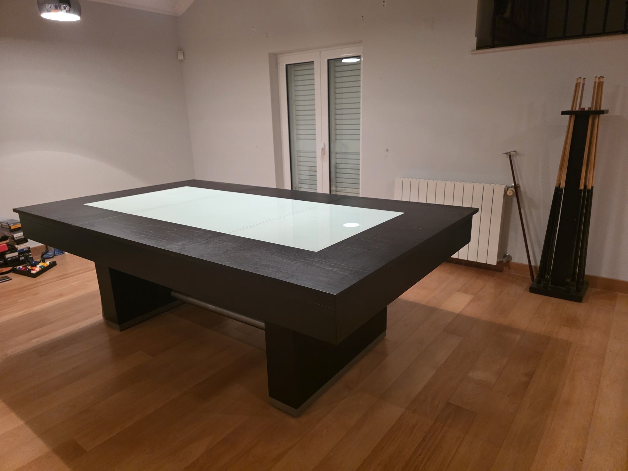 Mesa Snooker moderna em bom estado com tampo e peças para bilhar