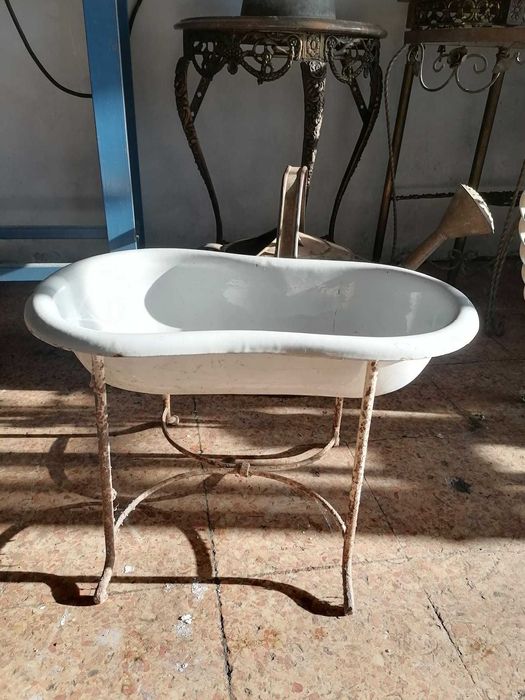 bidé antigo para decporação - floreira