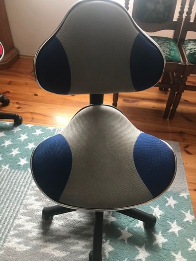 krzesło dziecięce niebiesko-czarne