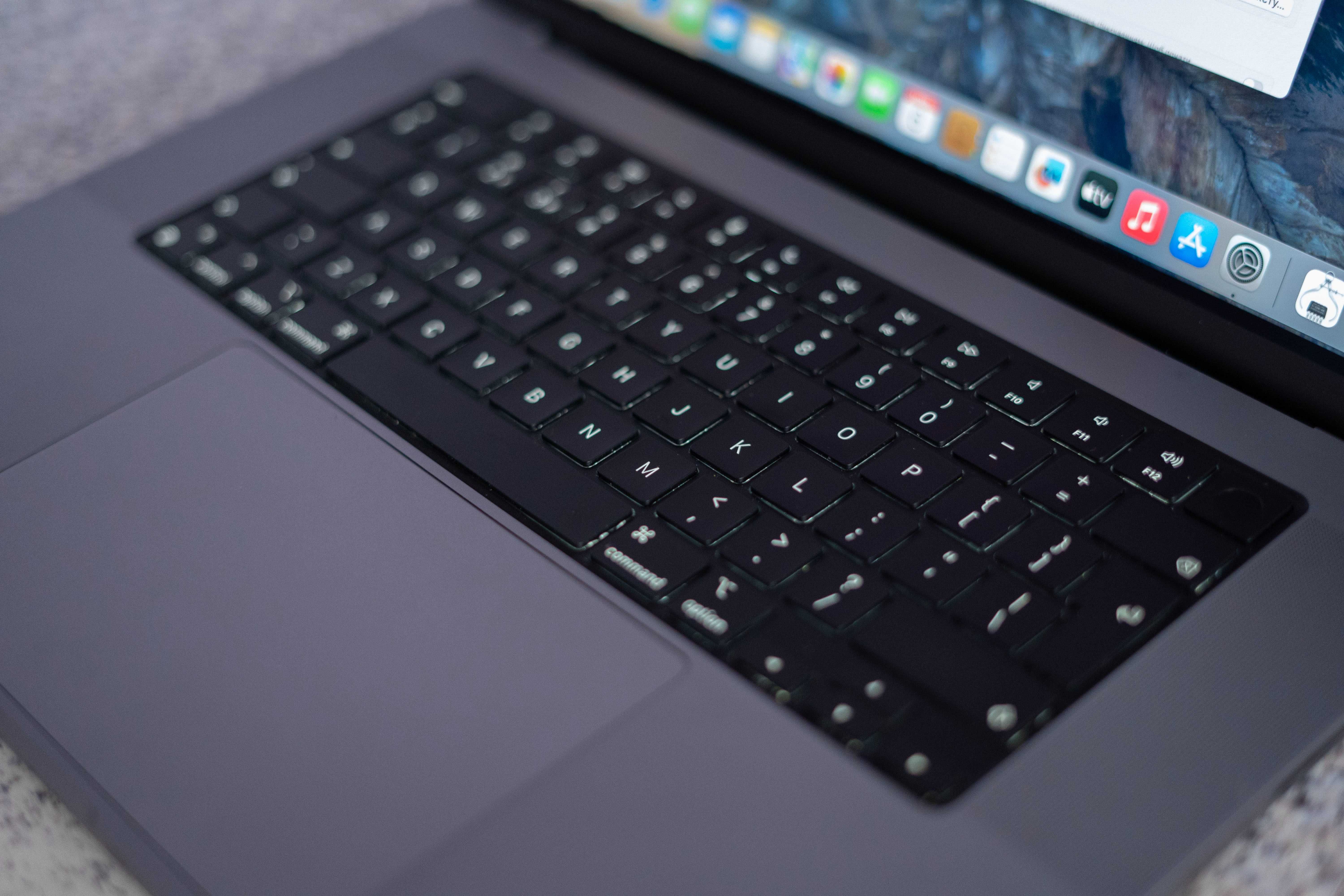MacBook M1 Pro 16 (16 ГБ RAM, 1TB) у кольорі Space Gray