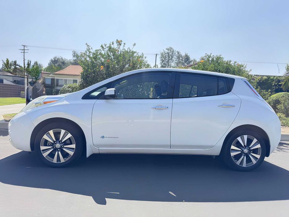 Nissan LEAF      2015