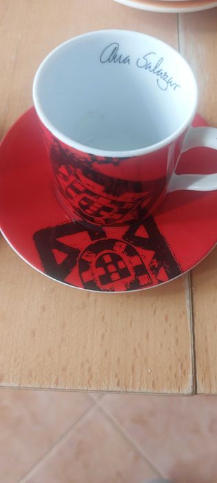 Conjunto duas chávenas de café a Salazar e Baltazar