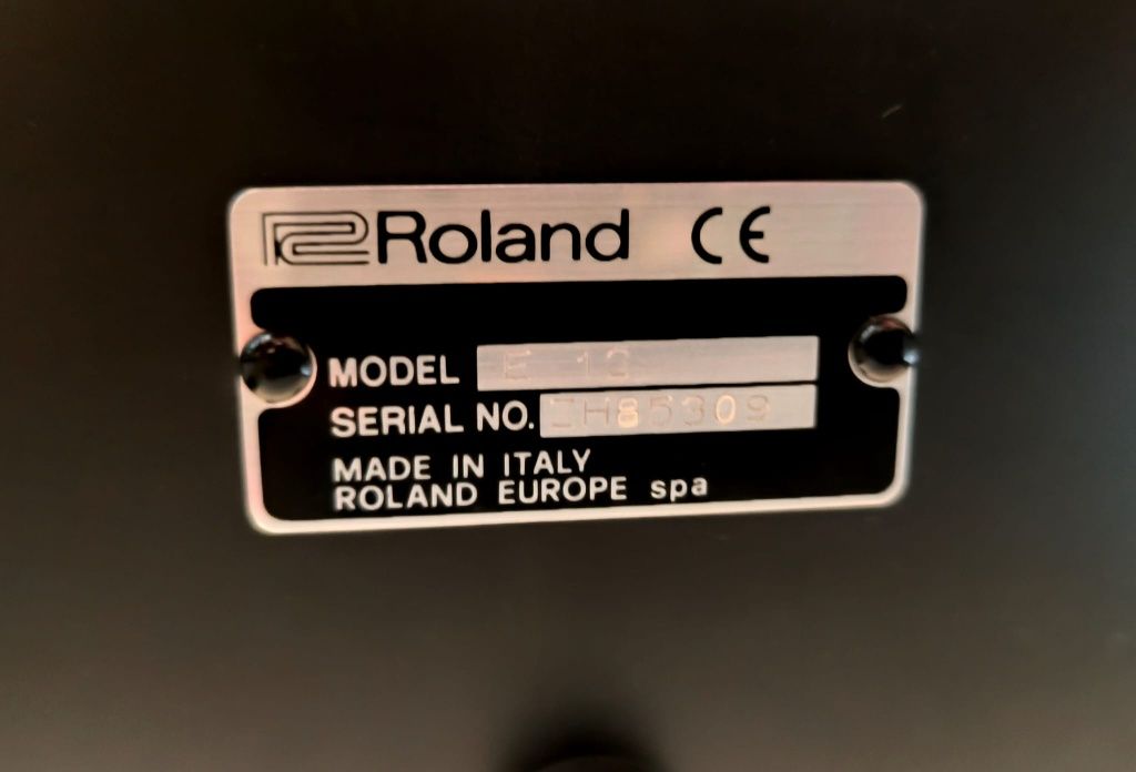Órgão/piano Roland E-12
