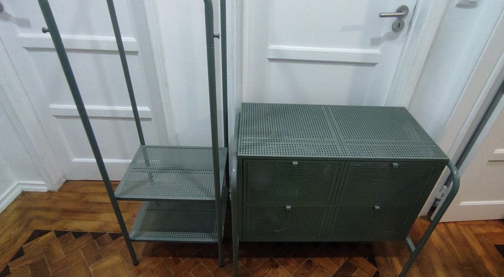 Armário de metal com gaveta