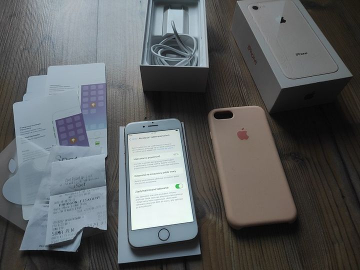 iPhone 8 jak nowy, 82% baterii, komplet i etui,kupiony w salonie Apple