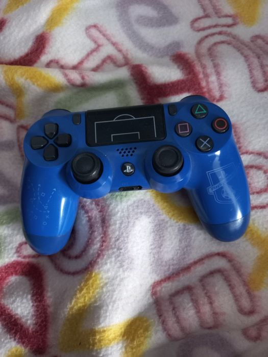 Konsola Sony Ps4 pro 7216b 1 tb 2 pady ladowarka plus  gra Unharted 4