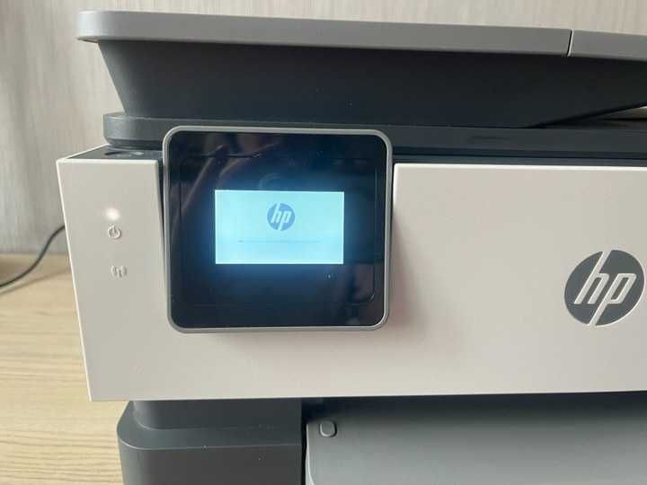 Urządzenie wielofunkcyjne    HP Officejet 8010 e