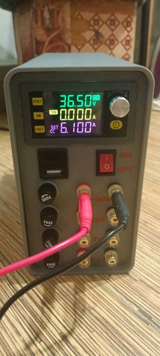 Лабораторний блок живлення