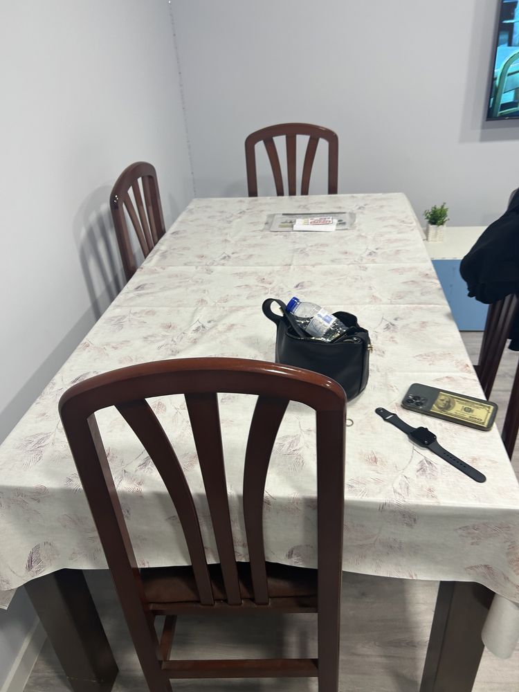 Mesa com  1 cadeira