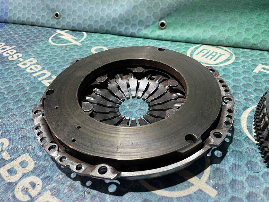 Зчеплення комплект демпфер Трафік3 Renault Trafic 302052965r Віваро1.6