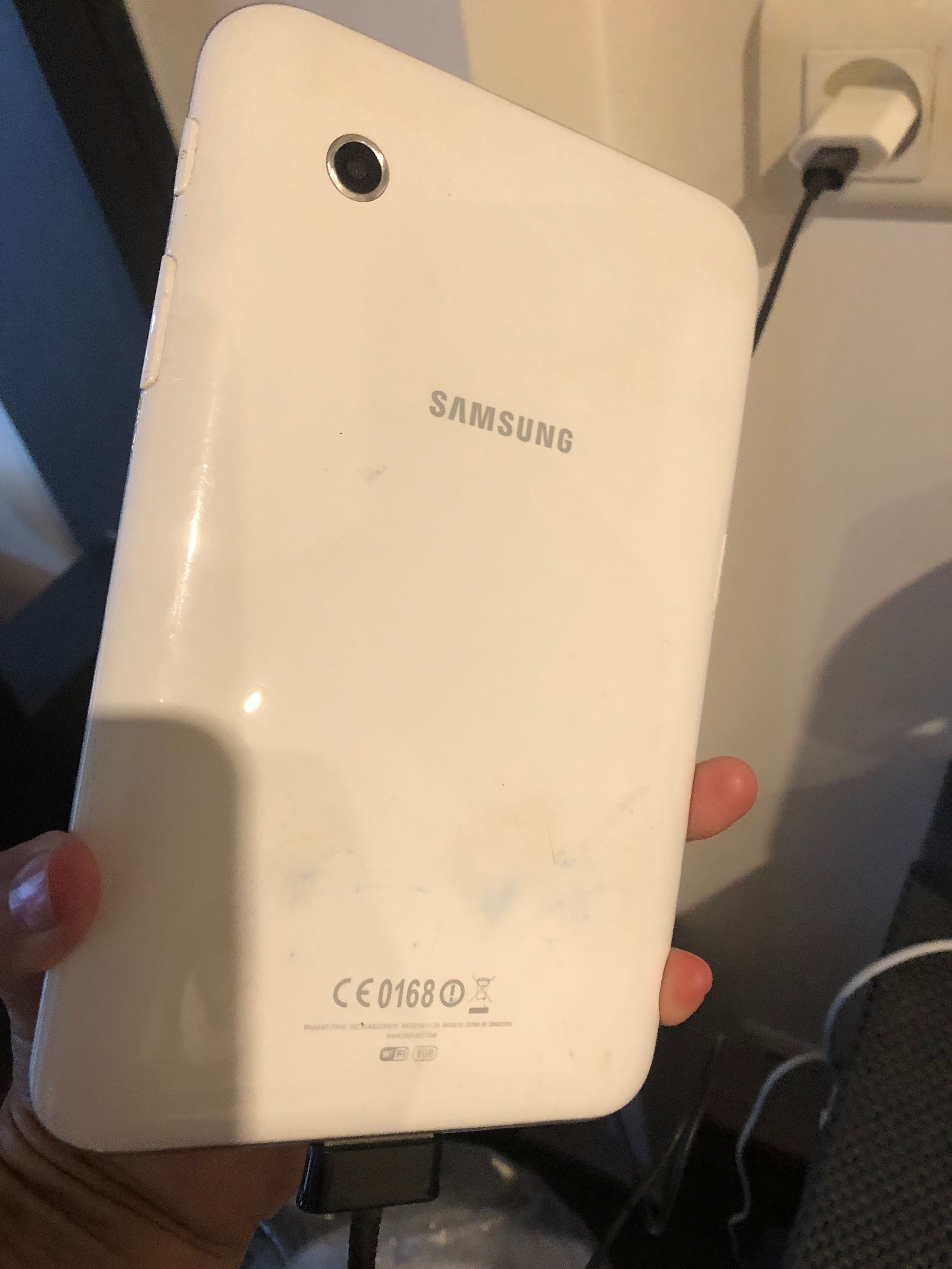 Tablet Samsung usada em bom estado pouco uso branco uma boa compra