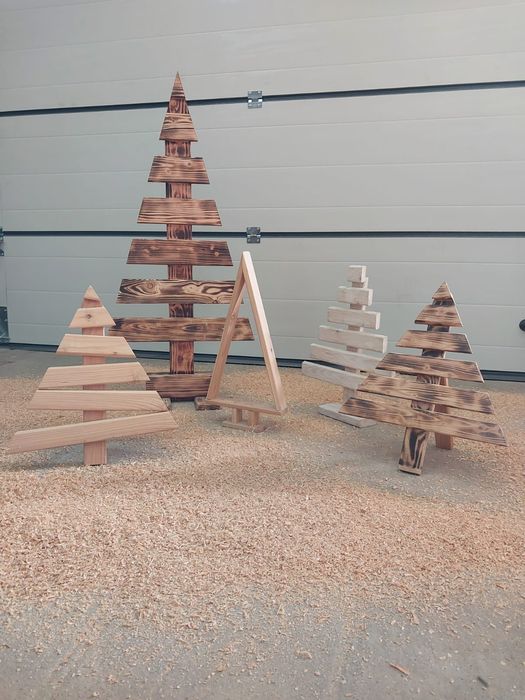 Ozdobne choinki drewniane