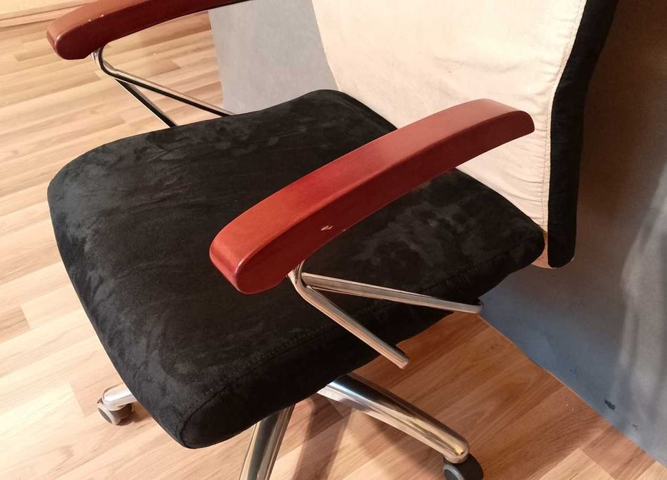 Fotel biurowy obrotowy wystawowy jak nowy