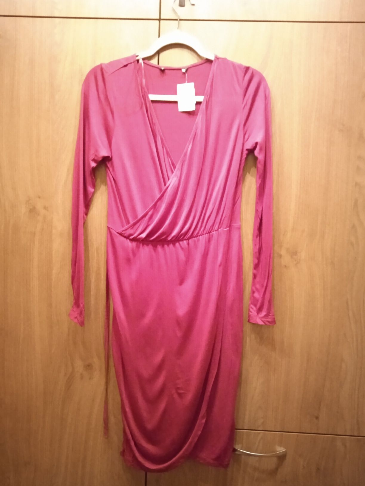 Rubinowa sukienka