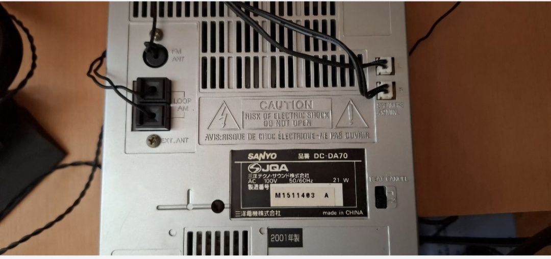 Sanyo DC-DA70 — магнитофон с радио и кассетной декой + адаптер