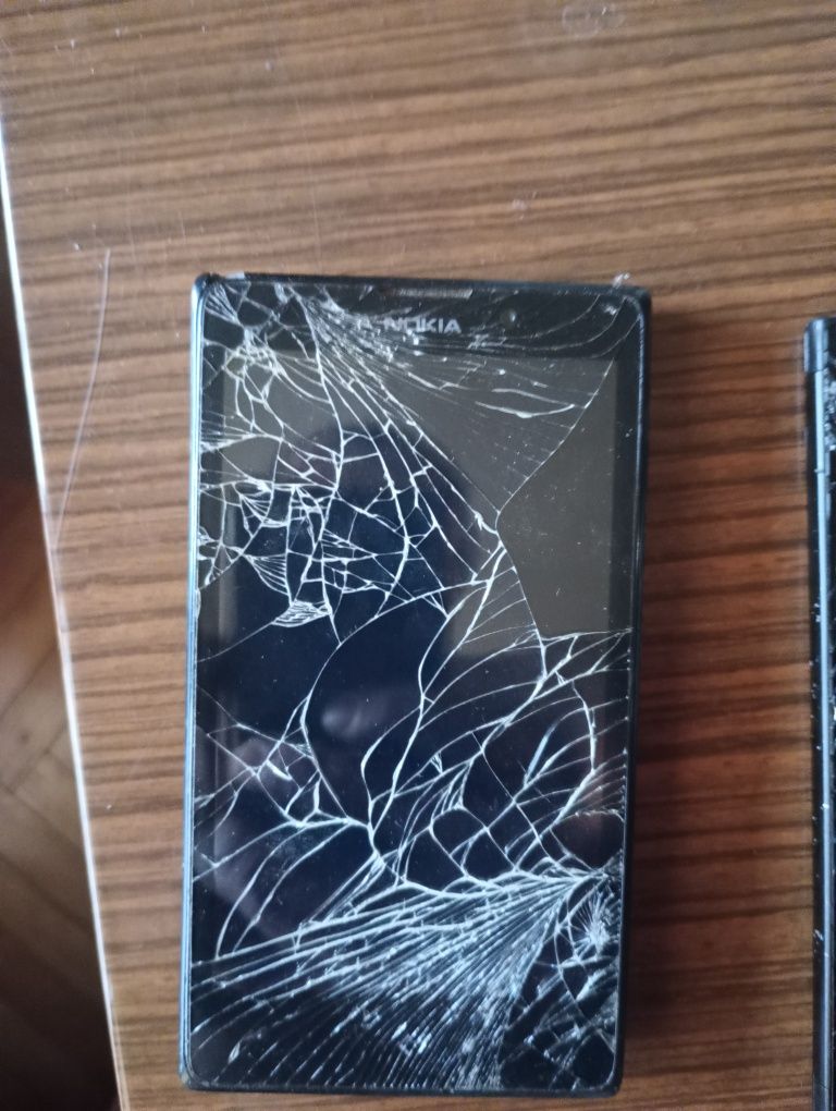 Telefony na części