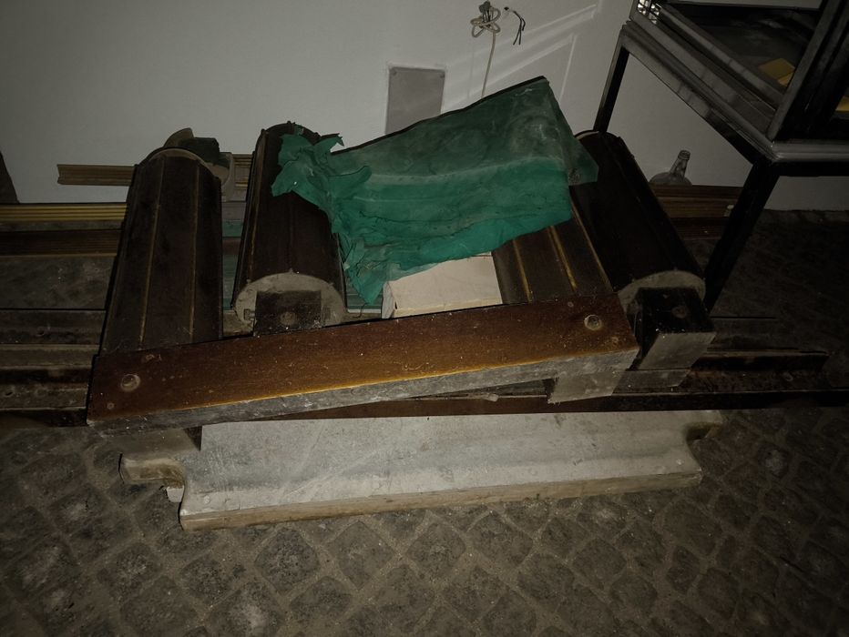 Mesa de snooker desmontada