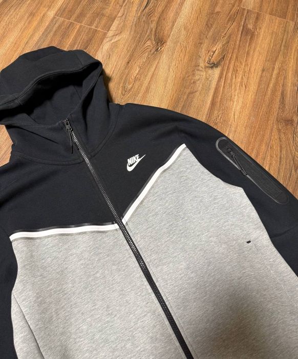 Чорно-сіра зіпка NIKE TECH FLEECE
