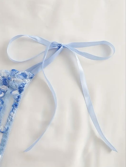 Жіноча білизна з мереживною вишивкою. Сексуальний набір з мережива