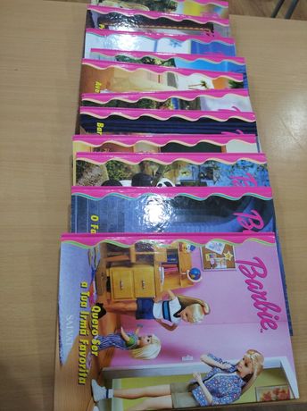 Coleção de doze livros infantis, com histórias da Barbie.
