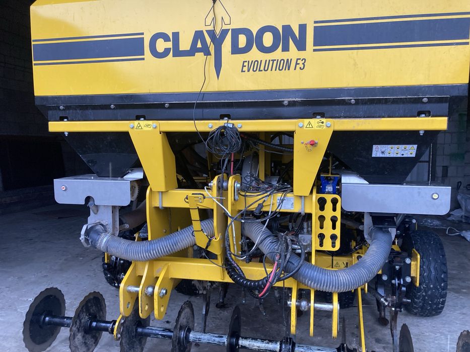 Siewnik pasowy Claydon Hybrid T3 EVO