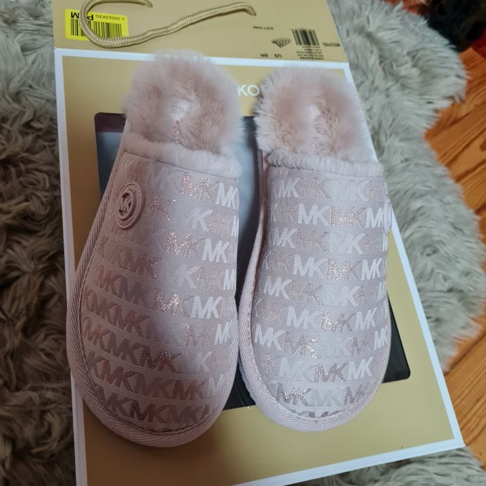 Michael Kors Janis slipper kapcie buty po domu pantofle puszyste misio