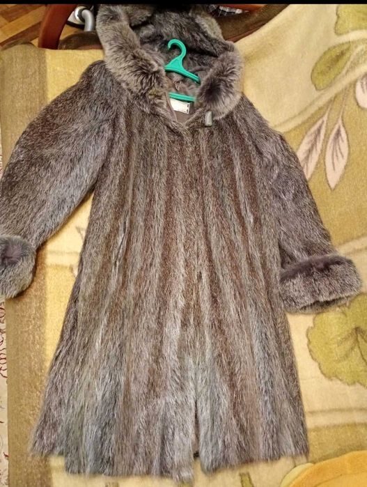 Шуба з хутра єнота 50-54 р