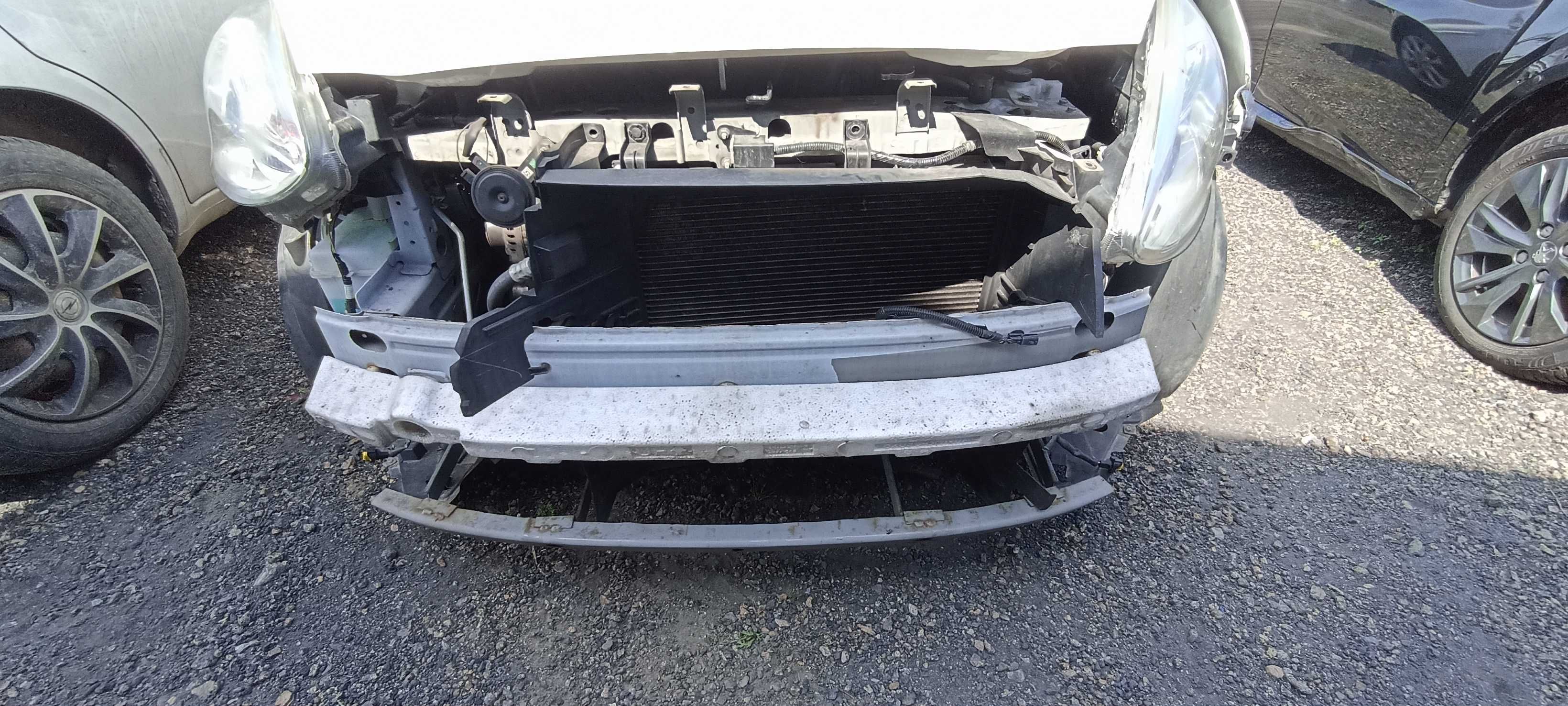 pas przedni wzmocnienie chlodnica nissan micra k13  1.2  lak qm1