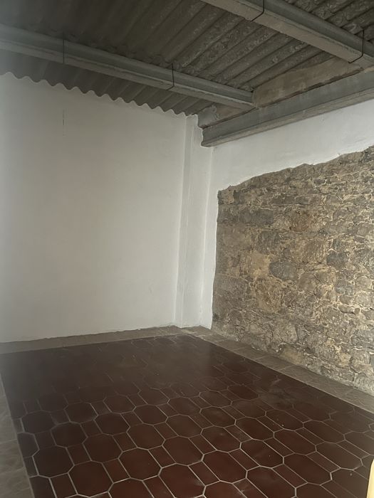 Arrenda-se moradia T4