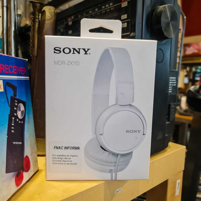 Auscultadores SONY MDR-ZX110 – com fio, cor branco –(nunca utilizados)